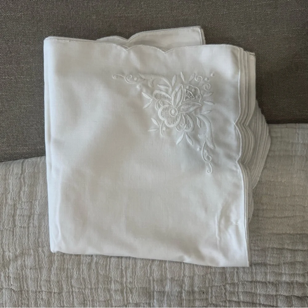 Vintage Elegant‎ White Embroidered Napkins